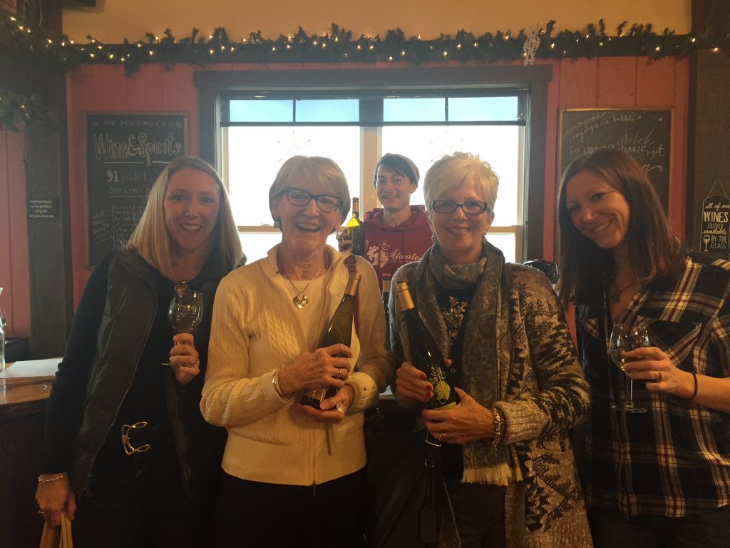 kim_thomas84's tweet photo. Favorite winery so far! Brian at @atwaterwine has been most helpful! #winepurchased #winetrail #deckthehalls https://t.co/fpRmIzj9Sh