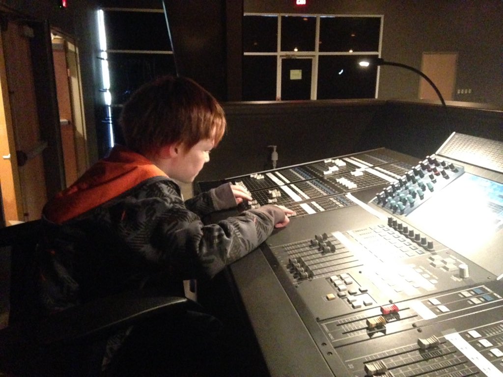 AndrewCastleFOH's tweet photo. Training him young!! #FOHaudio https://t.co/laIiRGpzum