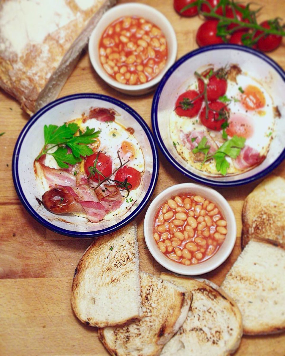 makemunch's tweet photo. Make this the first thing you do Saturday morning! Baked British Breakfast Bowl https://t.co/QUFVWOaLIf https://t.co/gHE5V7yE3F