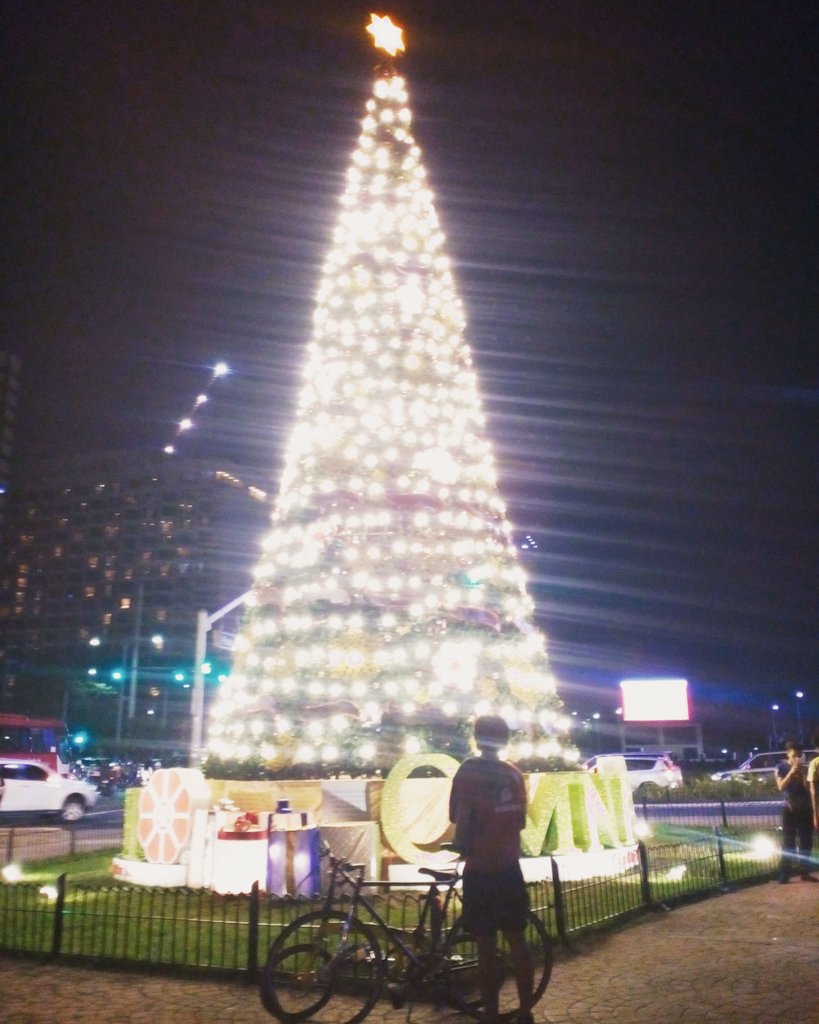 TheDoraism's tweet photo. It's that time of the year! πππ#ChristmasInPH https://t.co/QxWj0kuSp5