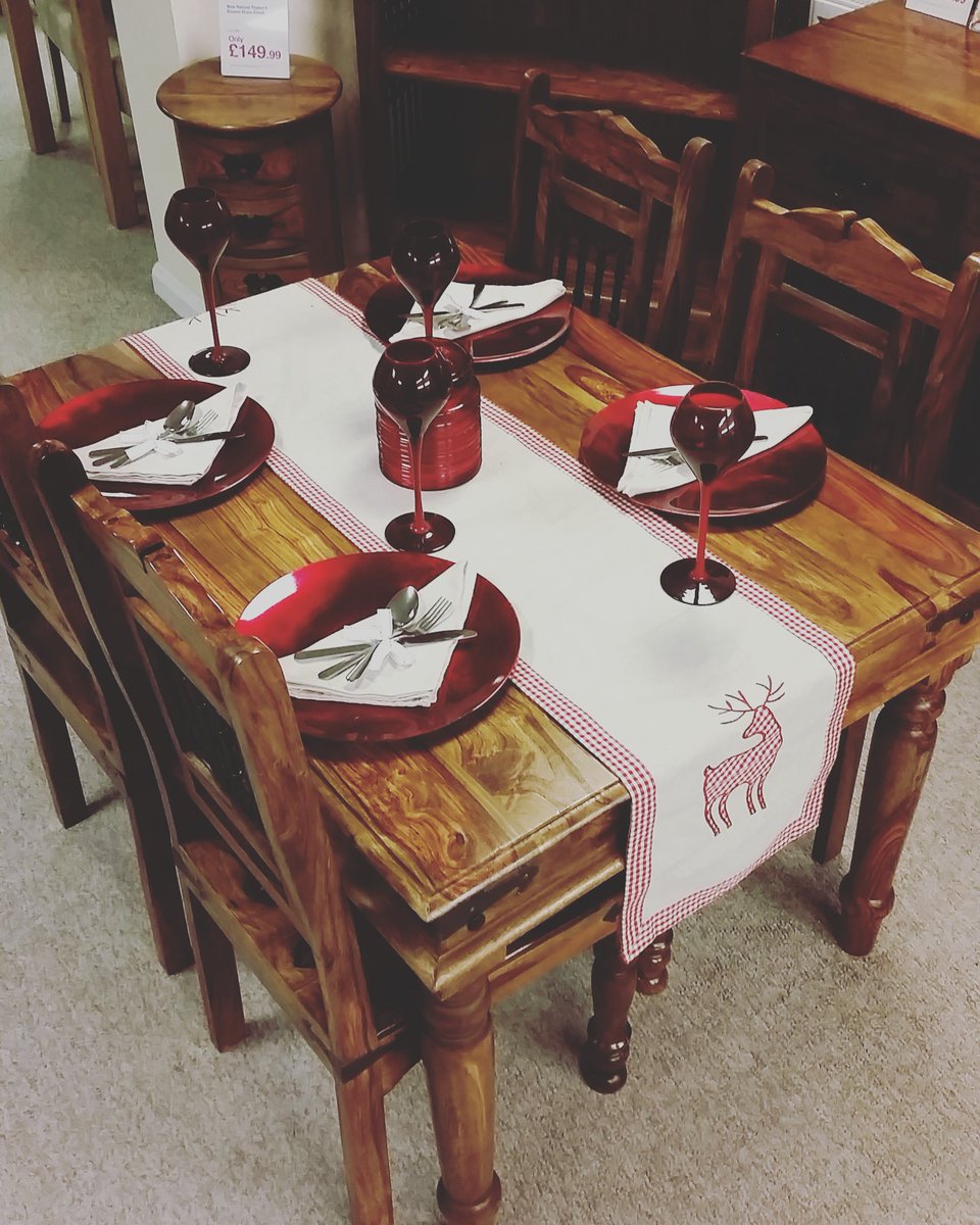 InstantFurn's tweet image. #Feelingfestive in here today!!