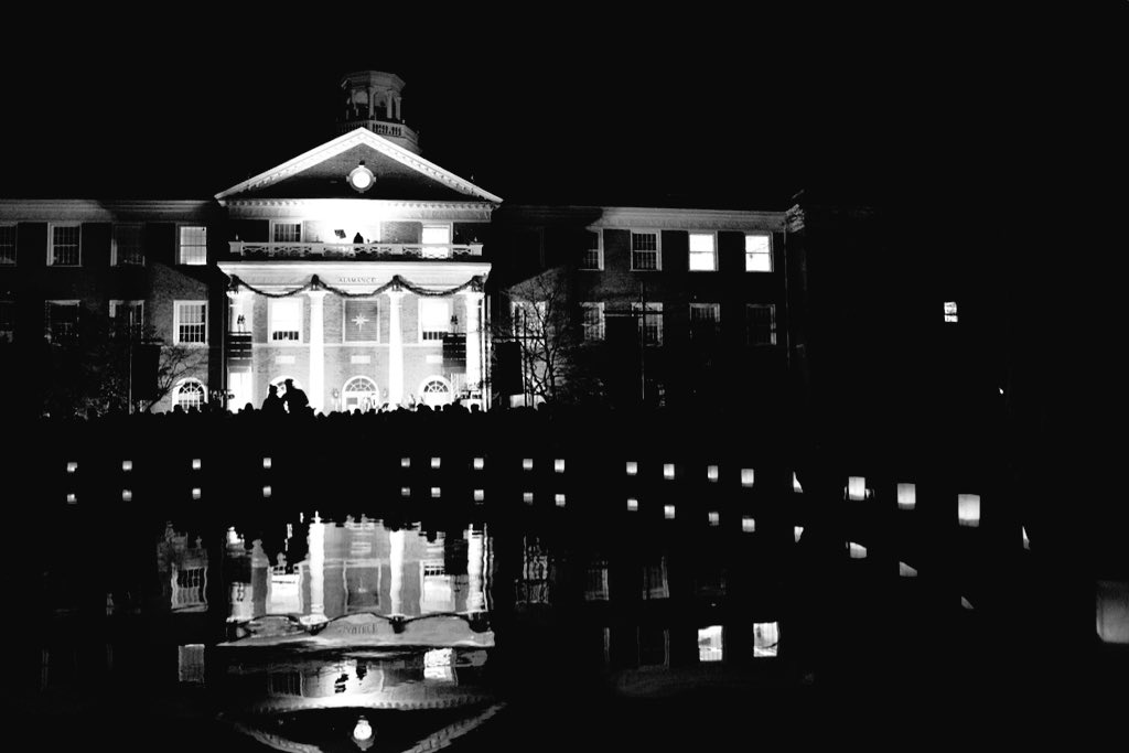 Elon_Sam's tweet photo. ICYMI: #ElonLights was last night. (Which means it's officially okay to listen to holiday music while you study.) https://t.co/AWRICpEwH5