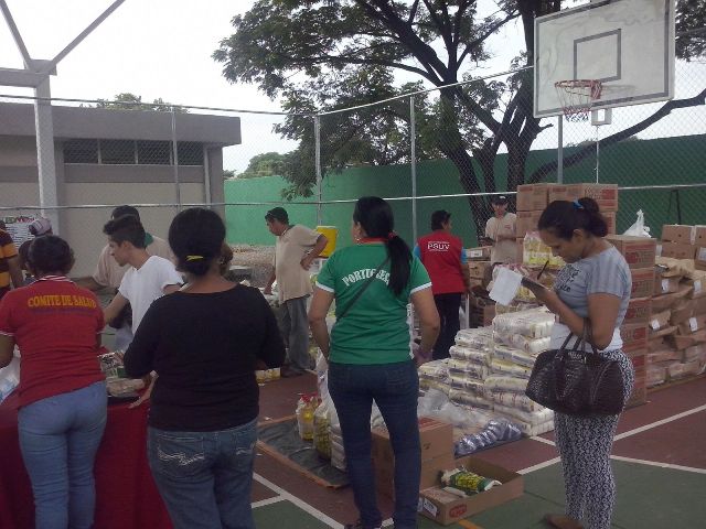 Sunagro_Portu's tweet photo. #MercadosComunalesNavideños, @NicolasMaduro, @czosorio, @Sunagro_, Barrio 23 de Enero de Guanare. https://t.co/fg8YNzrzNo