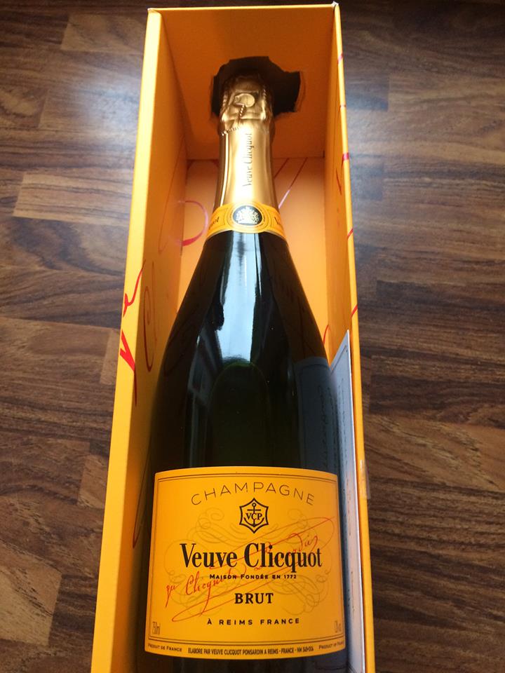 EliteVirtualAss's tweet image. Thanks to @BeMyVA for Best Newcomer Runner Up Award &amp;amp; Champagne #blessed