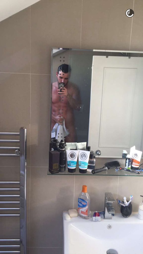 FanRayment's tweet photo. He knows how to make you happy 😍😘💛@RickyRayment https://t.co/wp1xnfYOMy