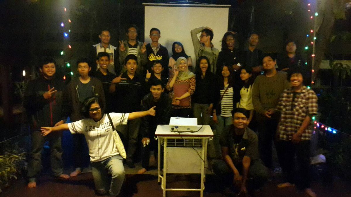 cinematicsUB's tweet photo. Terima kasih @societoUB yang sudah main-main ke Filkom sama Cinematics. Sering-sering main kesini ya 😊 https://t.co/08XCUW2aiq
