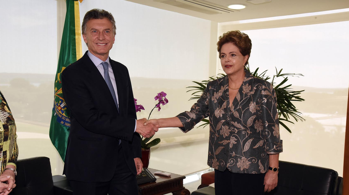 mauriciomacri's tweet photo. Encuentro con @dilmabr en #Brasil. https://t.co/bwGNiRdXnc