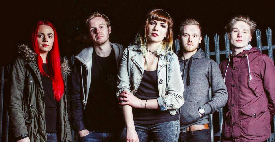 readoutlistenup's tweet image. INTERVIEW: Keeley spoke to Tom from @evrybdylooksfms. Check it here: readoutlistenup.com/blog/everybody…