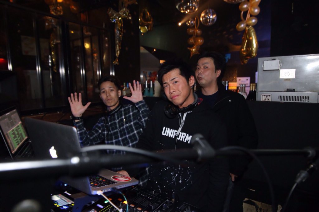 rendezvous_wax's tweet photo. 今夜も早い時間から盛り上がってますよー！

DJ SHIN-KUN✨

CLUB WAX 4anniversary🎉
#RENDEZ-VOUS #WAX #DOUBLE #WeAreAxcell https://t.co/d8jfIinp9U