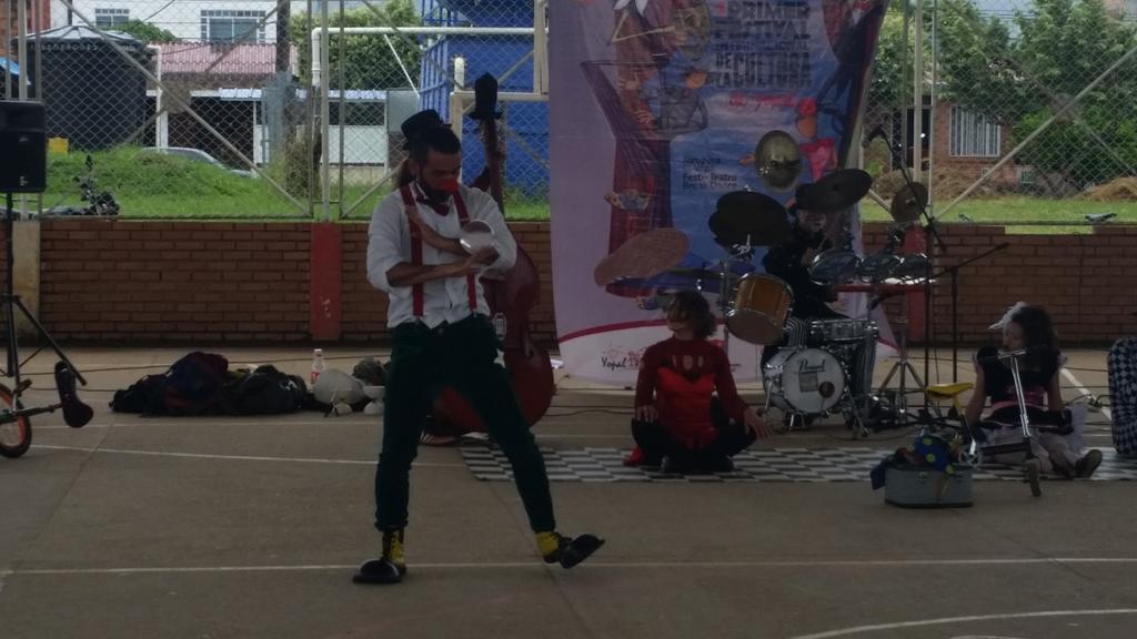 culturayopal's tweet photo. Grupo Circo Cuenta Teatro de Bogotá en Coliseo Barrio San Jorge en el marco de las Fiestas de Yopal @mincultura https://t.co/Ps1Jgl3C3i