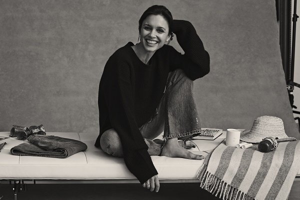 Bound for the beach this holiday season? @janehbishop of <a href="/jeanstories/">Jean Stories</a> knows what to pack: theline.com/selection/sele…