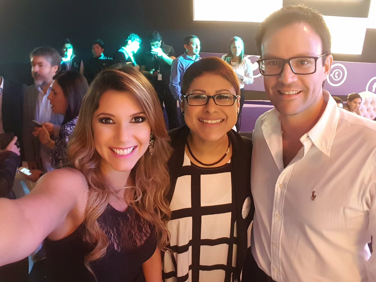 alexandrahorler's tweet photo. .@Latina_pe #PreVentaDigital
Compartiendo lindos momentos...agradecidos por ser los 1eros en medios digitales https://t.co/JMs2HSIEAU