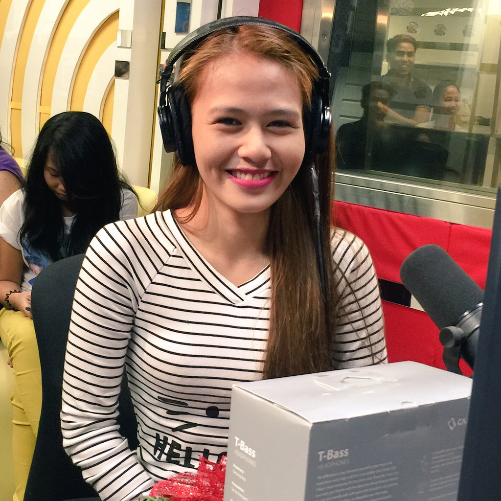 _djchacha's tweet photo. Ganda ng live sharer tonight! Meet Lyn of Cainta Rizal. Listen live via https://t.co/R40K8pbRXc 💜 https://t.co/fk3M9ANt4j