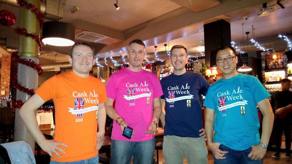 caskmarque's tweet photo. RT @britango: @caskmarque 
#realaleweek #winterfashion
Random meeting of ale trail drinkers. https://t.co/1MjcJXtPzk