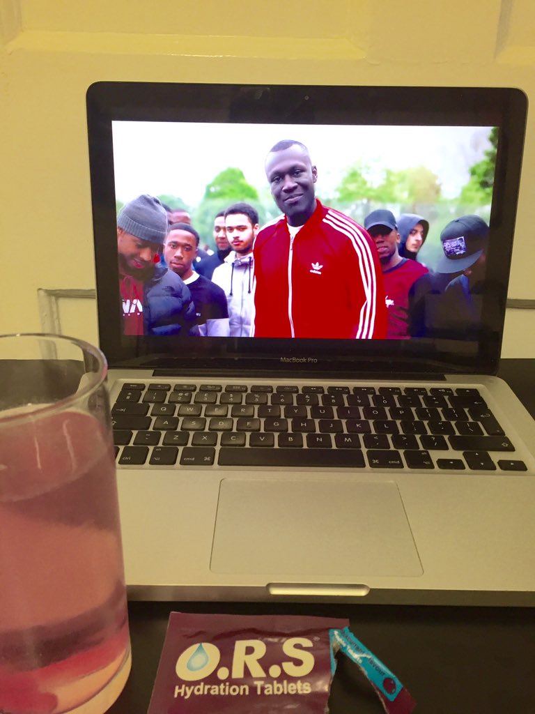 anthonyjoshua's tweet photo. Quick break from training! Time to hydrate whilst listening to Stormzy: https://t.co/fa6eECDEYS https://t.co/AHRsPiwOKv