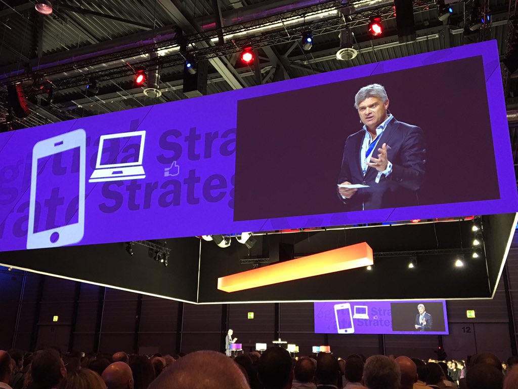 davidknezic's tweet photo. CEO @PerrettaAntimo talking about the importance of being more digital. Find customers where they are. #AXADay https://t.co/mCMul6qTbM