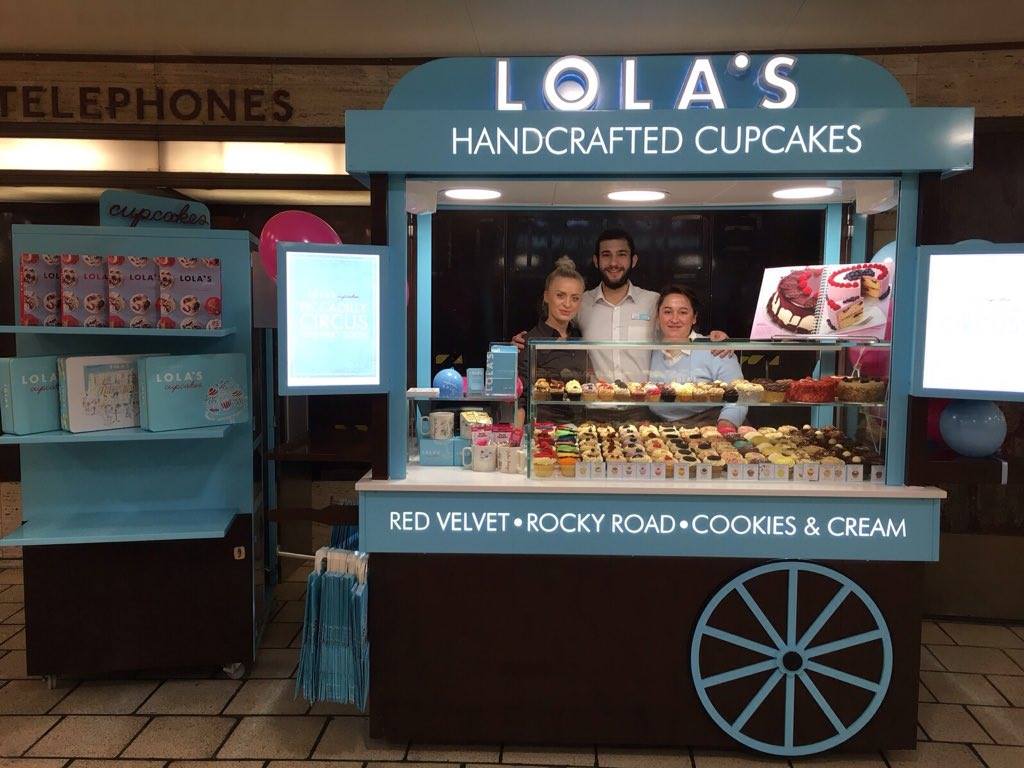 lolascupcakes's tweet photo. Have you popped down to our new cart in Piccadilly Circus? We'll be happy to find your cupcake favourite! https://t.co/z62UYtD0FQ