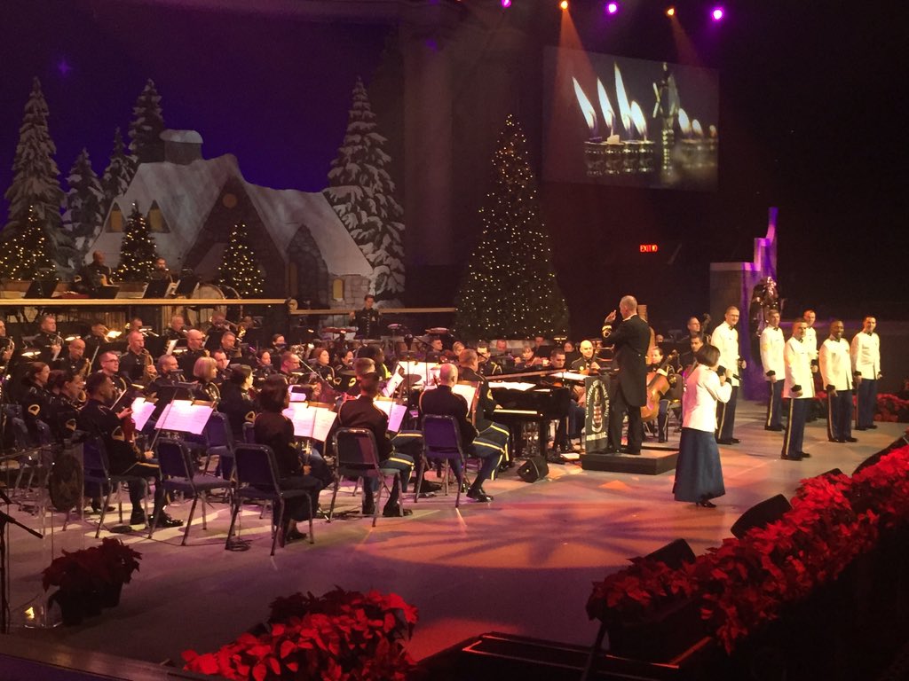 MDW_USARMY's tweet photo. .@theusarmyband's American Holiday Festival rehearsal at DAR is in full swing! What a show! #AHF2015 https://t.co/9sKE77kYQY