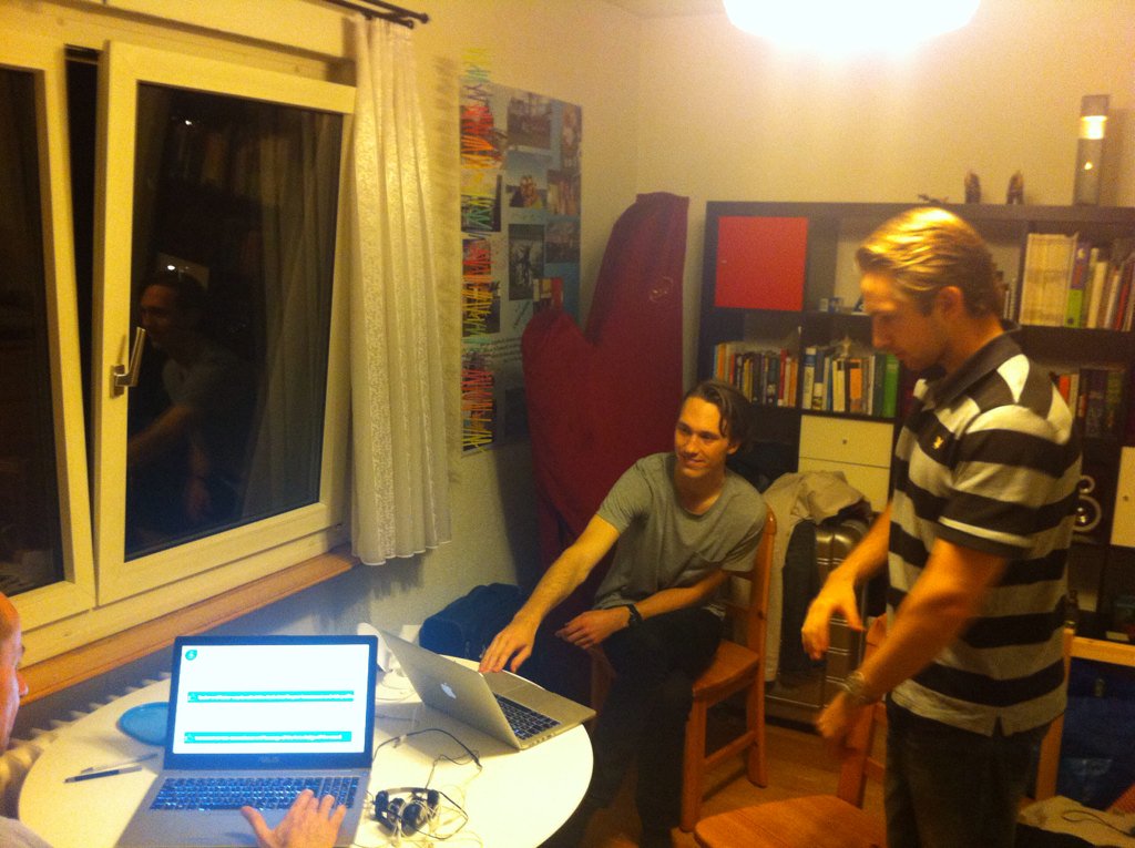 CrowdCrawler's tweet photo. Dry run before our pitch to SSUF #fintechzh #startupweekend https://t.co/RuPLUkIvb7