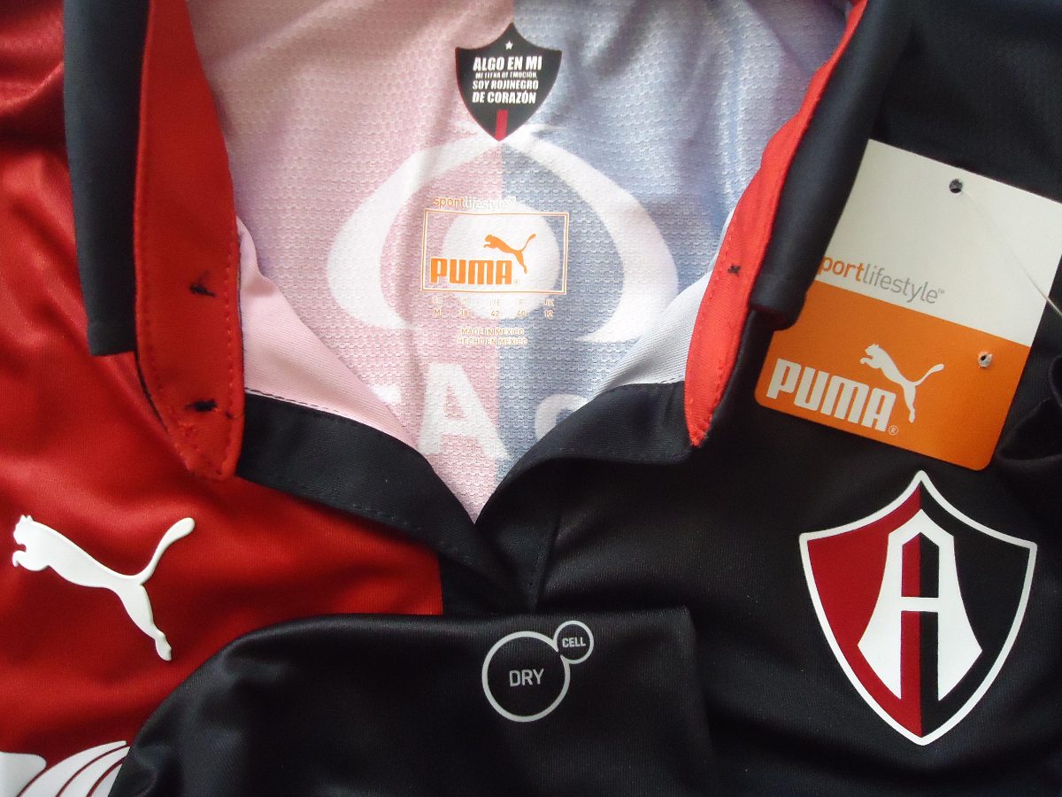 1x618's tweet photo. @LaCasacaBlog #FailKit Camiseta Club Atlas, Puma Home 2014-15: "Rojinegro soy de corazón" reza el himno: https://t.co/p4A86MTlp4