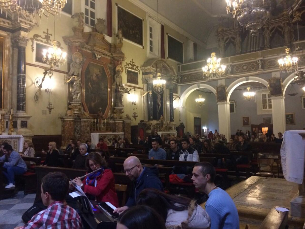 Misa Mladih: Otvorite vrata #mladidbk #SKAC_DU
goo.gl/cnCCRu