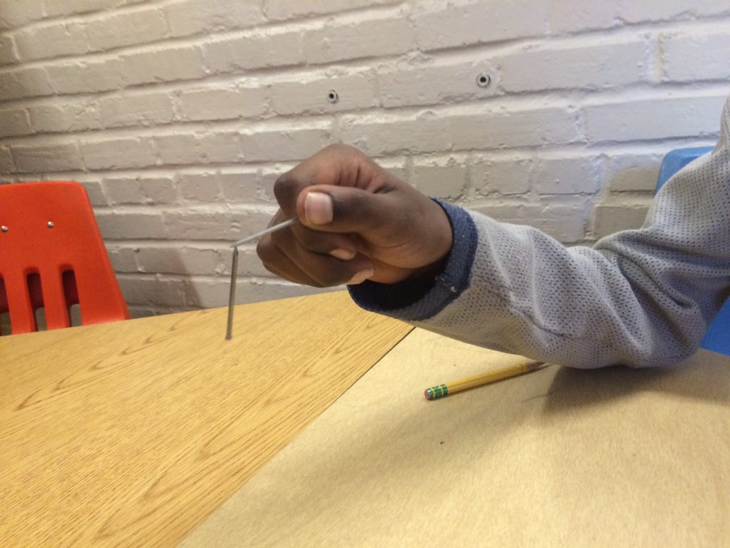 English Learners @ L Harriet Upper Campus (4th gr) making magnets. #MPSed <a href="/MPSMultilingual/">MPS Multilingual</a> #edchat #energy