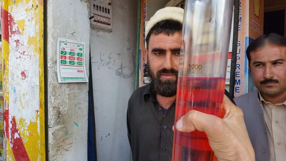 DCLakkiMarwat's tweet photo. Inspection of petrol pumps in progress. Heavy fines imposed... @KPKUpdates https://t.co/TDa9WoNzQC
