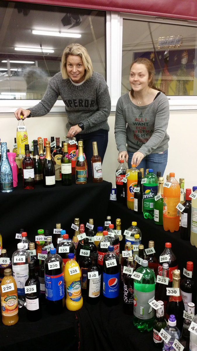 StPhilipHoward's tweet photo. Hard at work, getting ready for tomorrow! 12:30pm-3:30pm. Make sure you come along! Santa is due approx.1pm.  #StPH https://t.co/yIcsBbxBCm