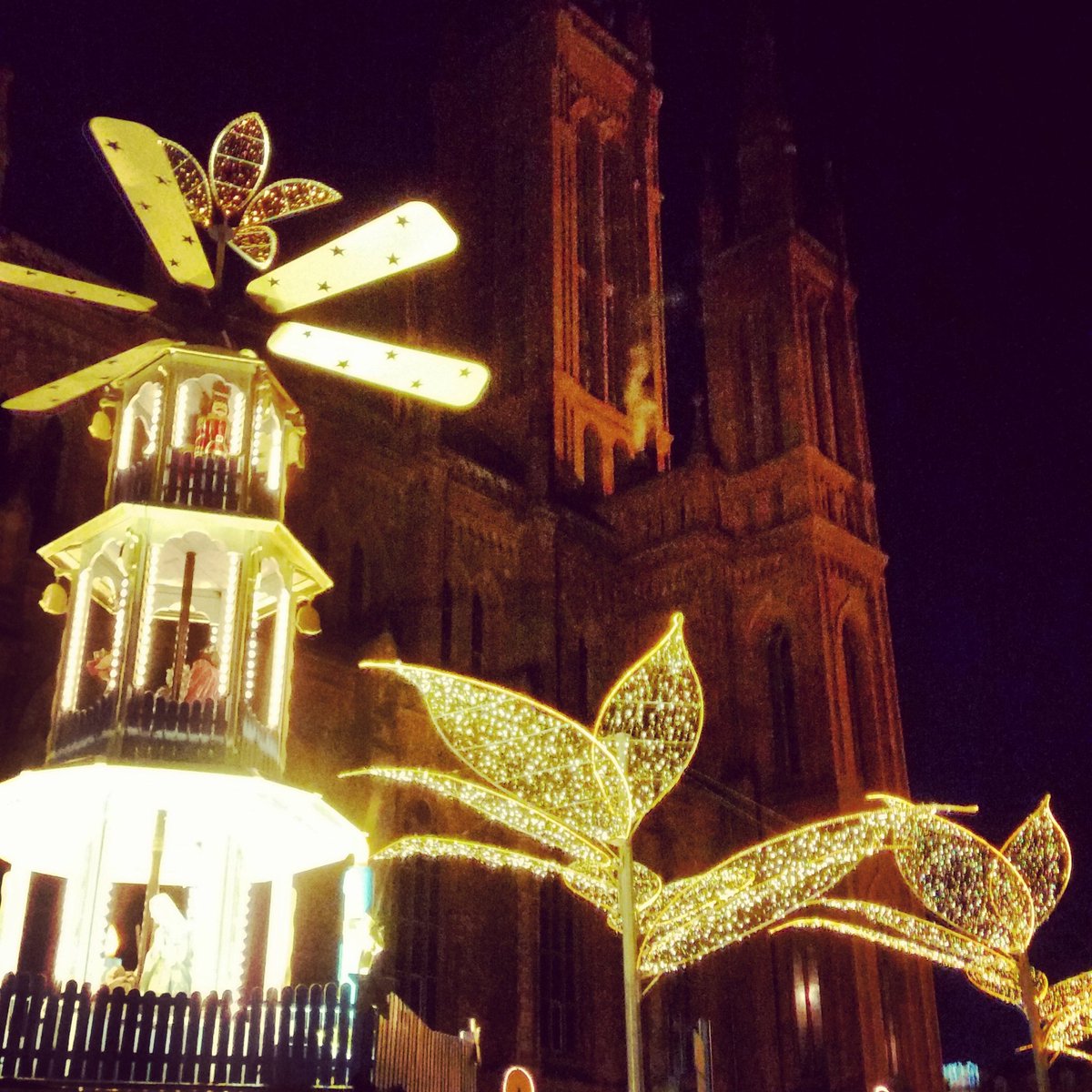PatrickJung's tweet photo. #Glühweintime 🎉🍷 #Wiesbaden #Weihnachtsmarkt #Sternschnuppenmarkt https://t.co/tpoSj7Vtyn