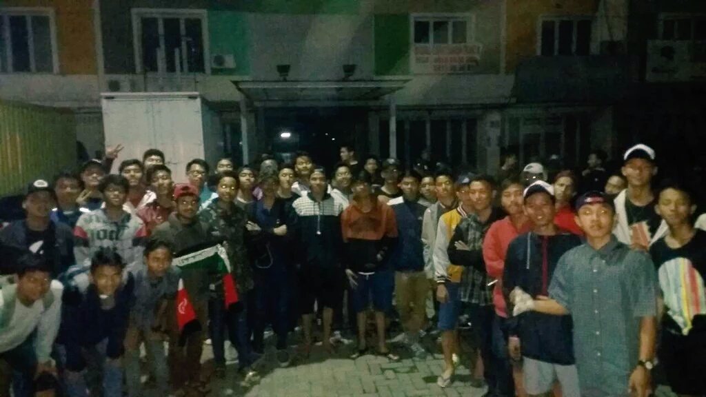 DarsalCSL's tweet photo. Kalian terbaik mates @UltrasVontral06 @DelapanFamiglia @JakBinakarya194 @ultrascoftri @UltrasSembilan #BekasiBersatu https://t.co/Hn1yPkaCMt