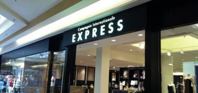 RetailNext's tweet photo. Clothing retailers' drop on sluggish sales ~ @daphnehowland @RetailDive ~ https://t.co/jTbnqsYuhk w/ @retailshelley https://t.co/grtMzo9Egl