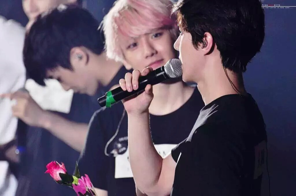 vioIetskies's tweet photo. The way Baekhyun looks at Sehun (Pt. 1) #sebaek https://t.co/sk4QQIbdjg
