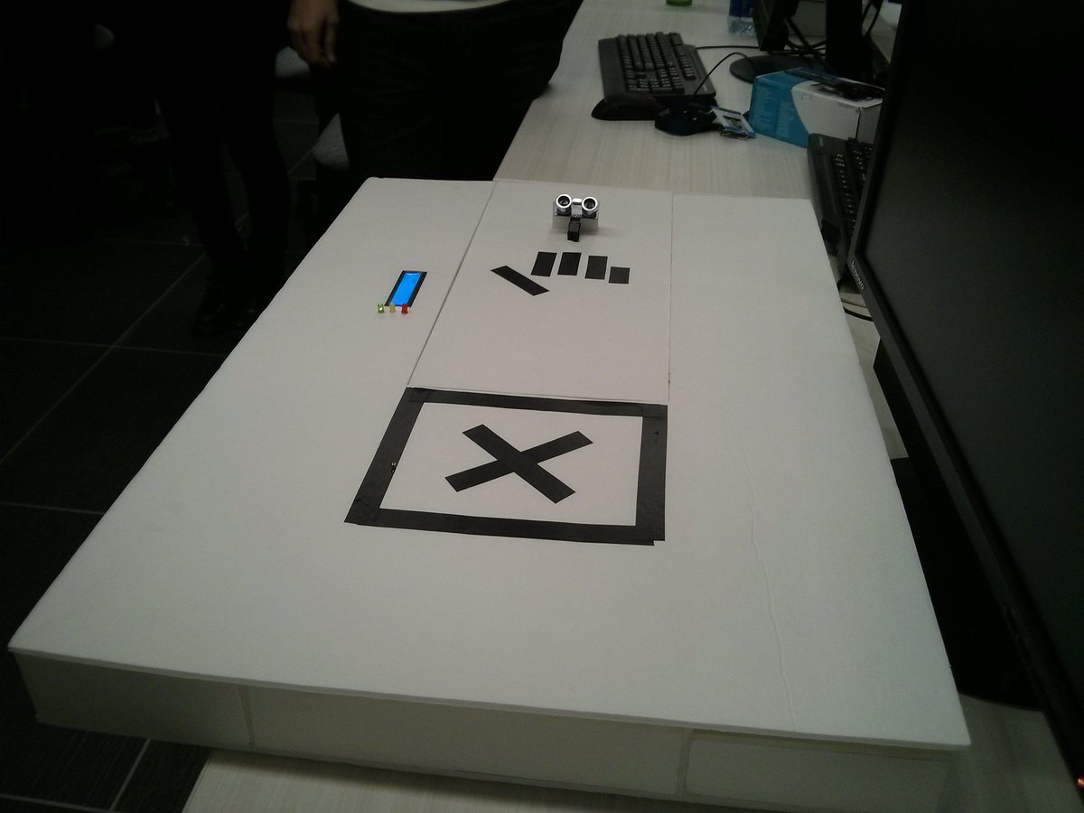 andrewsmyk's tweet photo. Interactive Arm Wrestling arena by @bpetriczko &amp; @Mitch_eee_p #arduino #sensors #GetCreative @SheridanIMM https://t.co/6ABxLQUQLI
