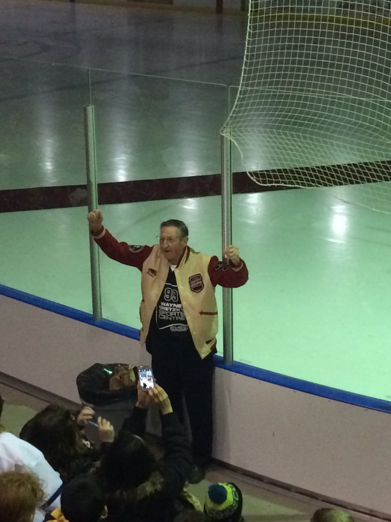 MrsCorriganGE's tweet photo. Rogers hometown hockey day!@WayneGretzkySC @GEDSB #PaintBtfdRed https://t.co/6YZ4Mr5kPO