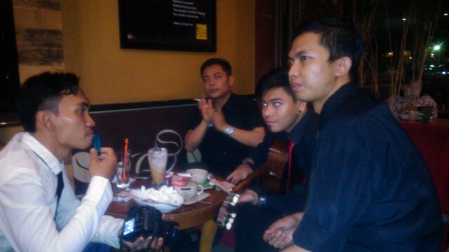 Uhuy deh ah @AdeStatusx <a href="/_snowair/">Snow Air</a> <a href="/kontrazband/">kontrazband</a> <a href="/Komplen_Band/">Komplen_Official</a> <a href="/boedhi15/">boedhi snowair</a> <a href="/Nandessaputra5/">Nandes saputra</a> @statusXROCK <a href="/AnjoyCommunity/">Anjoy Bersatu</a>