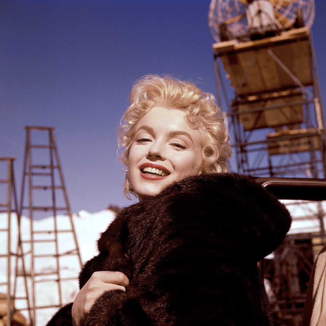 MarilynMonroe's tweet image. Bundle up! #MarilynMonroe