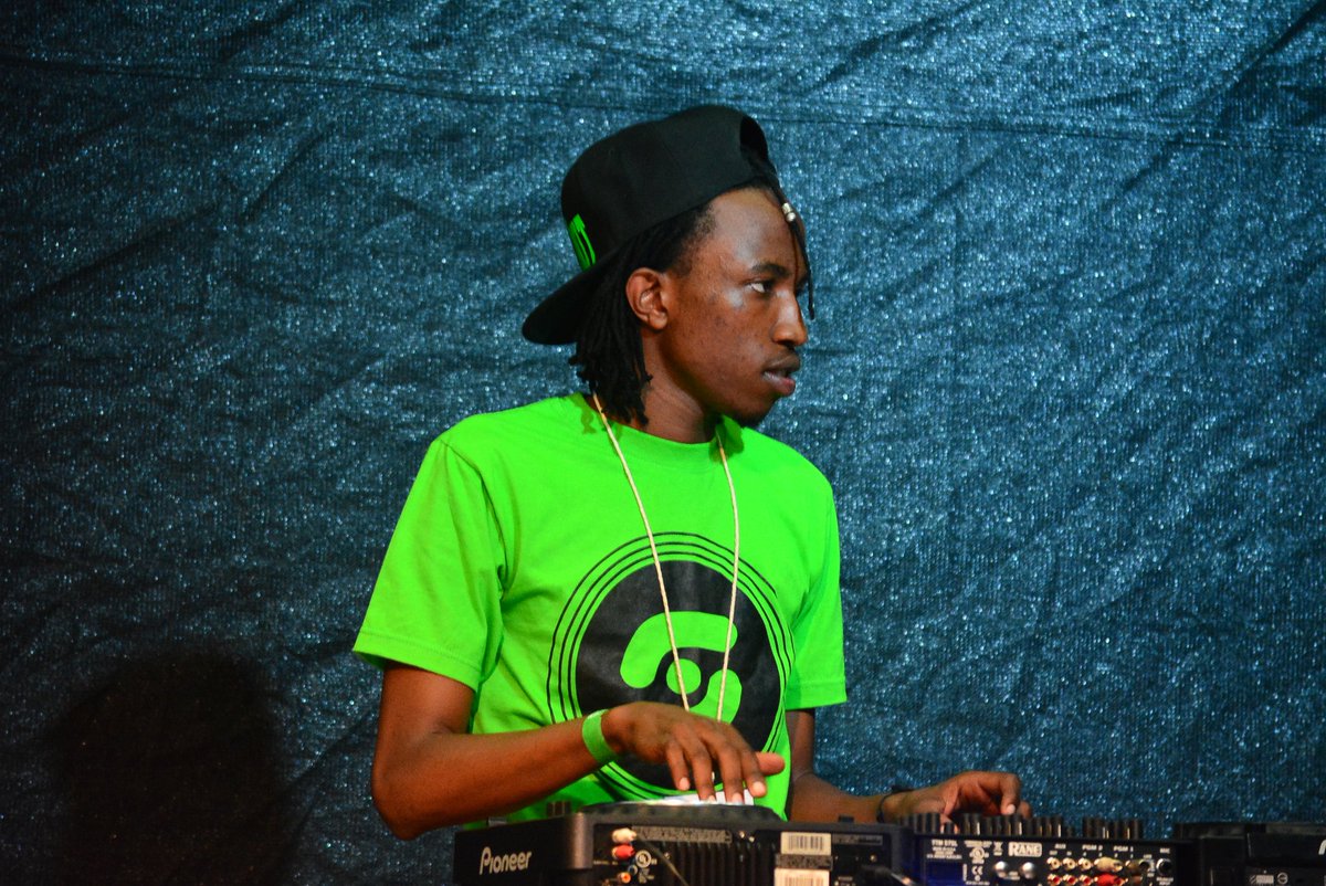 kukachora's tweet photo. Wewe ndio ku-plan ni track gani next utacheza in your life. Kachore #Kukachora #systemrave https://t.co/N2gV7pvGBz