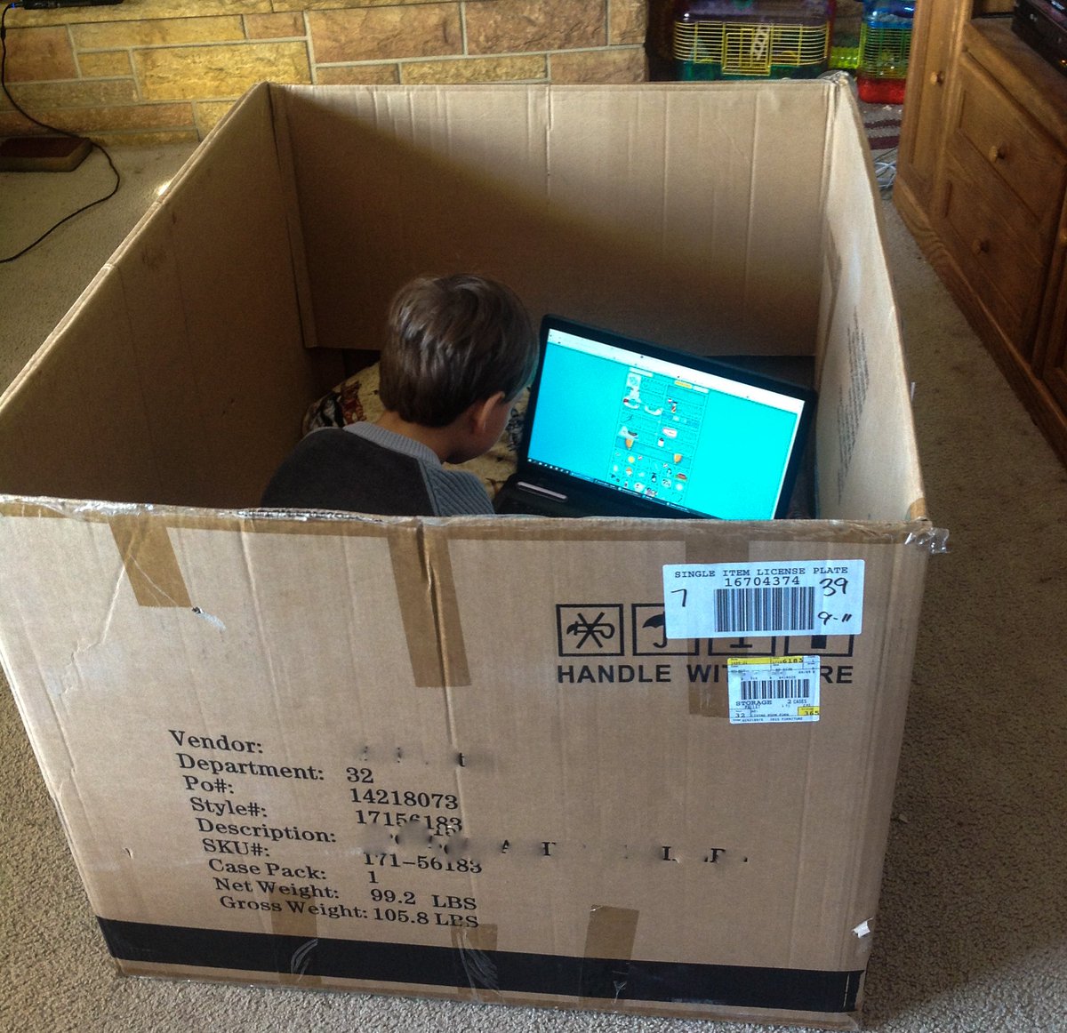 AngieCherney's tweet photo. Why homeschooling is awesome: Reason #20 #nodesknoworries #boxesarebest #homeschool https://t.co/VUAbMAJw7L