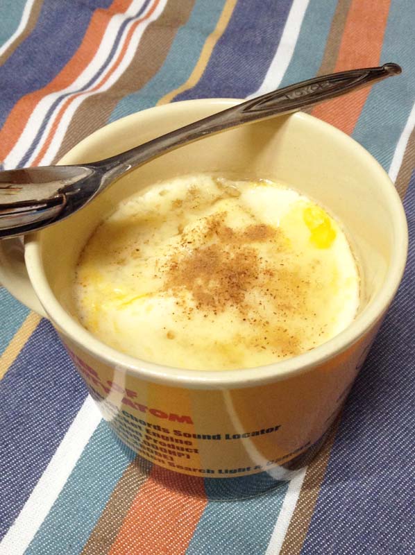 土佐暮らしの陸奥守 燭台切 さっきのレシピでプリンを作って来たよ 上に乗ってるのは 蜂蜜とシナモンです T Co Mz4ur9wmh5