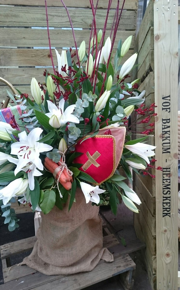 VOFBakkum's tweet image. Makkers staakt uw wild geraas,
geef een mooi bloemstuk voor in de vaas.