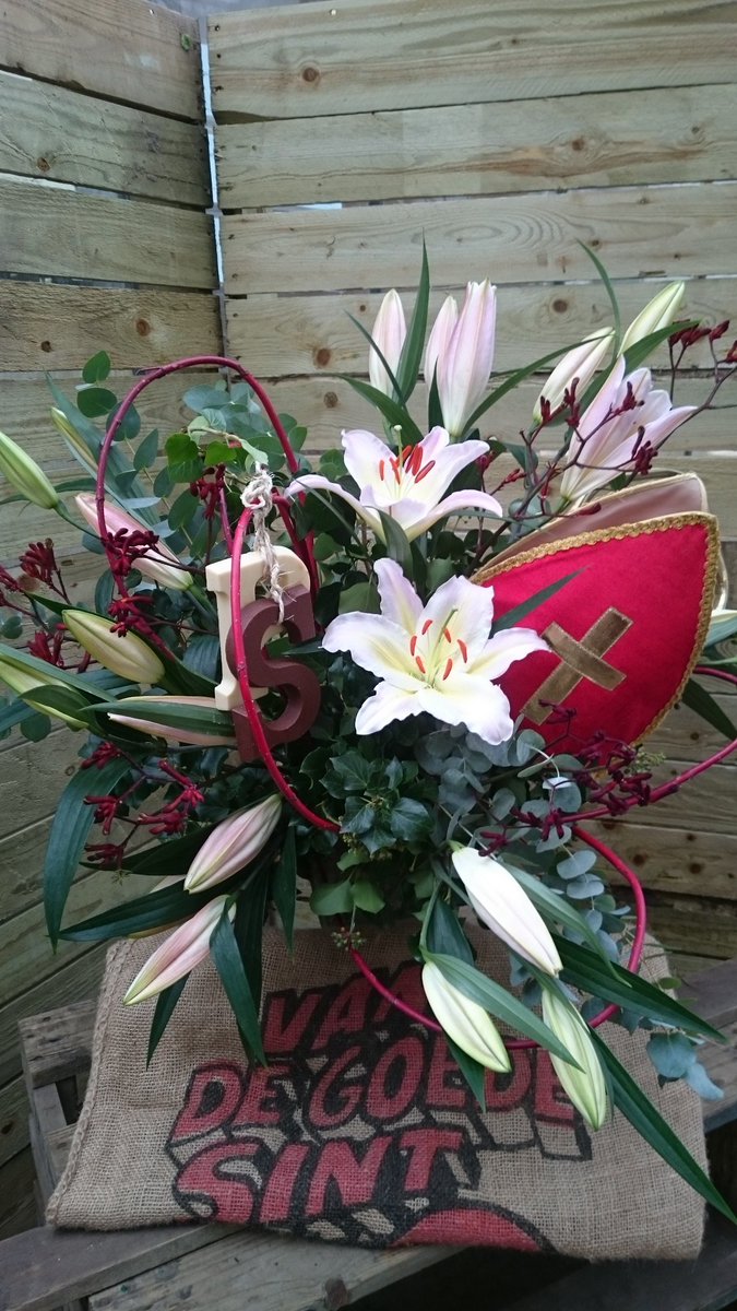 VOFBakkum's tweet image. Makkers staakt uw wild geraas,
geef een mooi bloemstuk voor in de vaas.