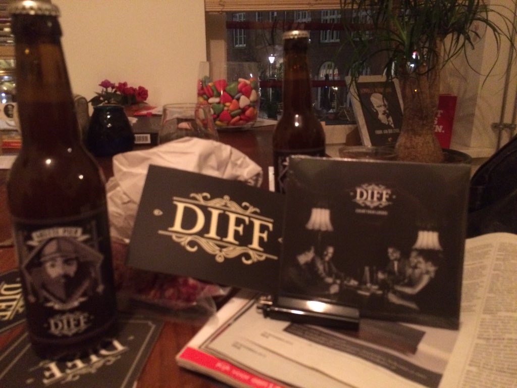 FrankvdLende's tweet image. Sick. Vervroegd Sinterklaas cadeau van @DIFF_band met van alles lekker. Hulde mannen. Dank! #vet #proost #weekend