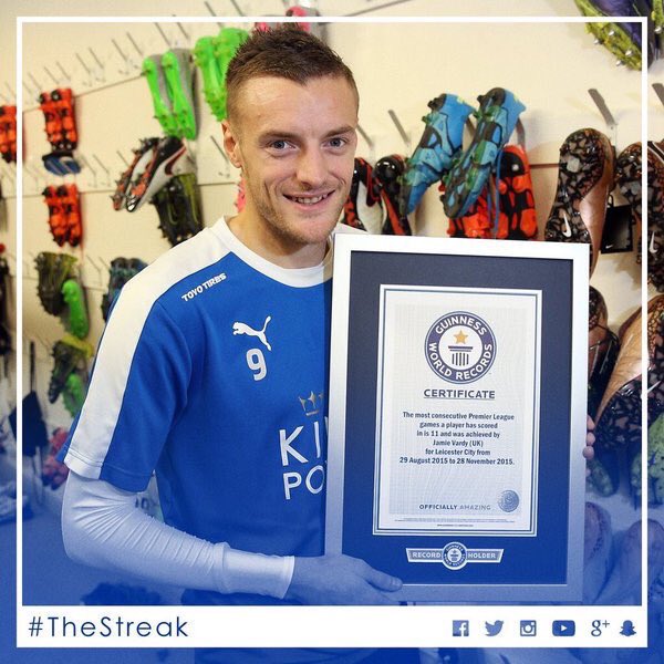 Bolanet's tweet photo. #SekilasBolanet Jamie Vardy Menerima sertifikat Guinness World Records karena telah mengalahkan rekor Nistelrooy https://t.co/tIVGeZoJeH