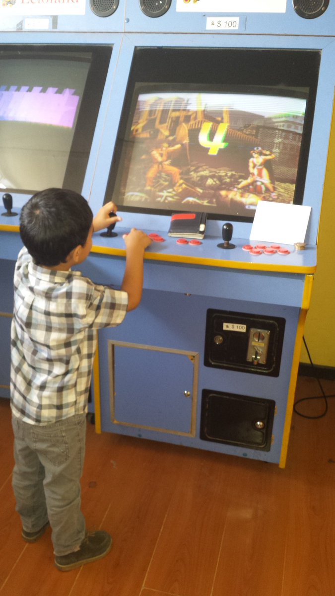 rolito81's tweet photo. Mi bb hermoso q queria ir a jugar su juego de peleaaa ! Ni lo entiende pero le gusta :) te amito muchito bbsaurio :) https://t.co/UEdVumzUuD