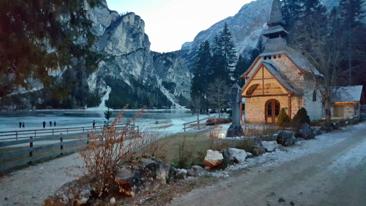Montelmo's tweet photo. Natale in montagna al Lago di Braies / Bergweihnacht am Pragser Wildsee #LagodiBraies #PragserWildsee #Braies #Prags https://t.co/0cxbpoqH3v