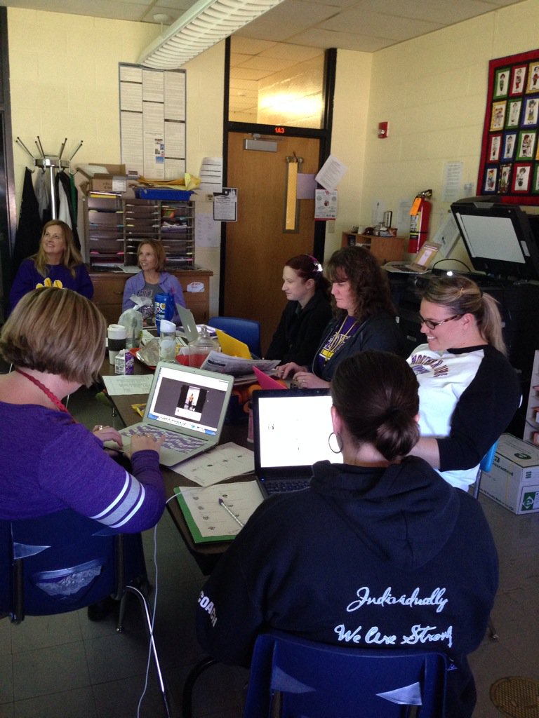 kdruvenga's tweet image. Getting ready for hour of code:) #codeiowa @OelweinHuskies