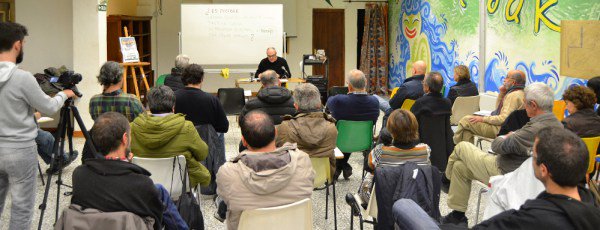 davidMarzo's tweet photo. Reparto del trabajo, crรณnica del debate-taller Pamplona. En el programa de G.Navarra #banatu
https://t.co/eAApfoRlkQ https://t.co/spSXozGNrg