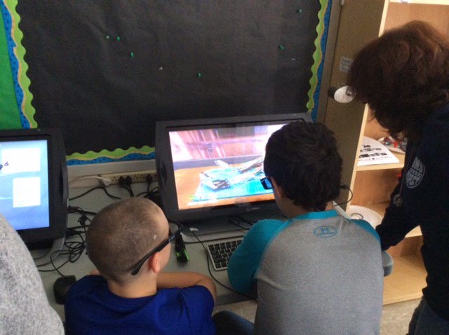 POBMS's tweet photo. 6th grade science classes in the #ZSpaceLab #virtuallab @pobsupt @JGierasch @JoyceTB213 https://t.co/UHy73MfmUr