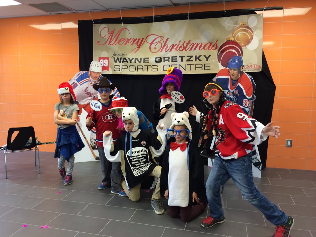 TaraMcFarling1's tweet photo. We've got spirit!  How about you? #majorb #paintbtfdred https://t.co/enp0cUuJeF