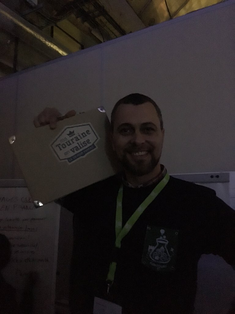 swetours's tweet photo. Franck et sa Touraine en valise vous attendent ;-) #swtours #tourisme https://t.co/sK3WZ0MDTw